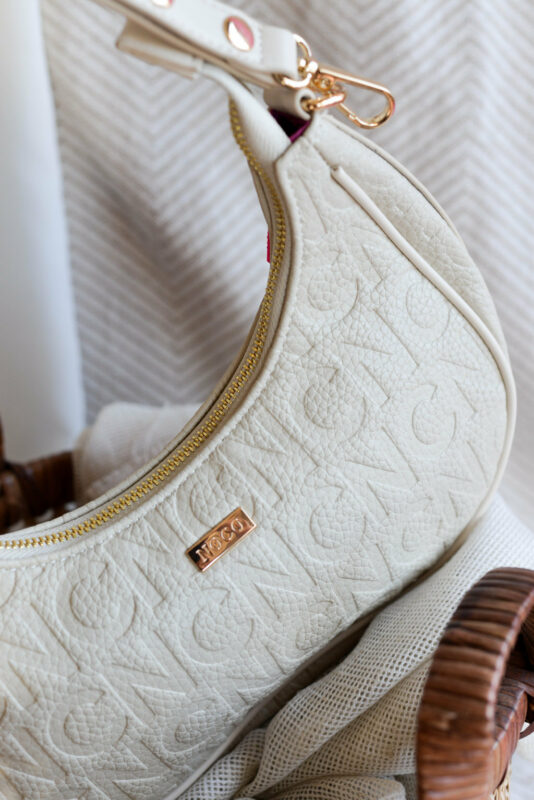 Bolso góndola Noco piel grabada blanco roto Pilar Breviati