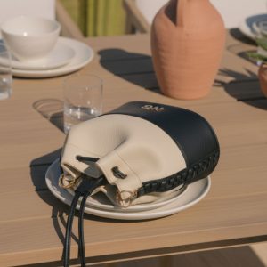 Alternative view of Bombonera Noco bicolor negra