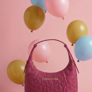 Bolso Hobo Agatha Ruiz de la Prada corazones bordados morado