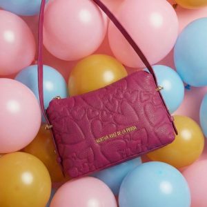 Bandolera  Agatha Ruiz de la Prada corazones bordados morado