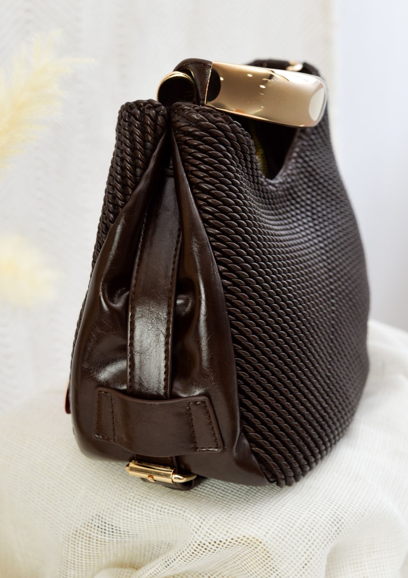 Bolso góndola Noco texturizado chocolate - Imagen 2