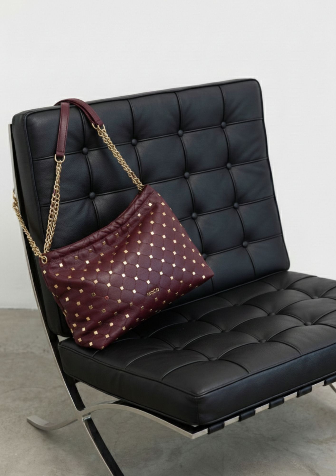 Bolso saco Noco tachuelas granate - Imagen 2