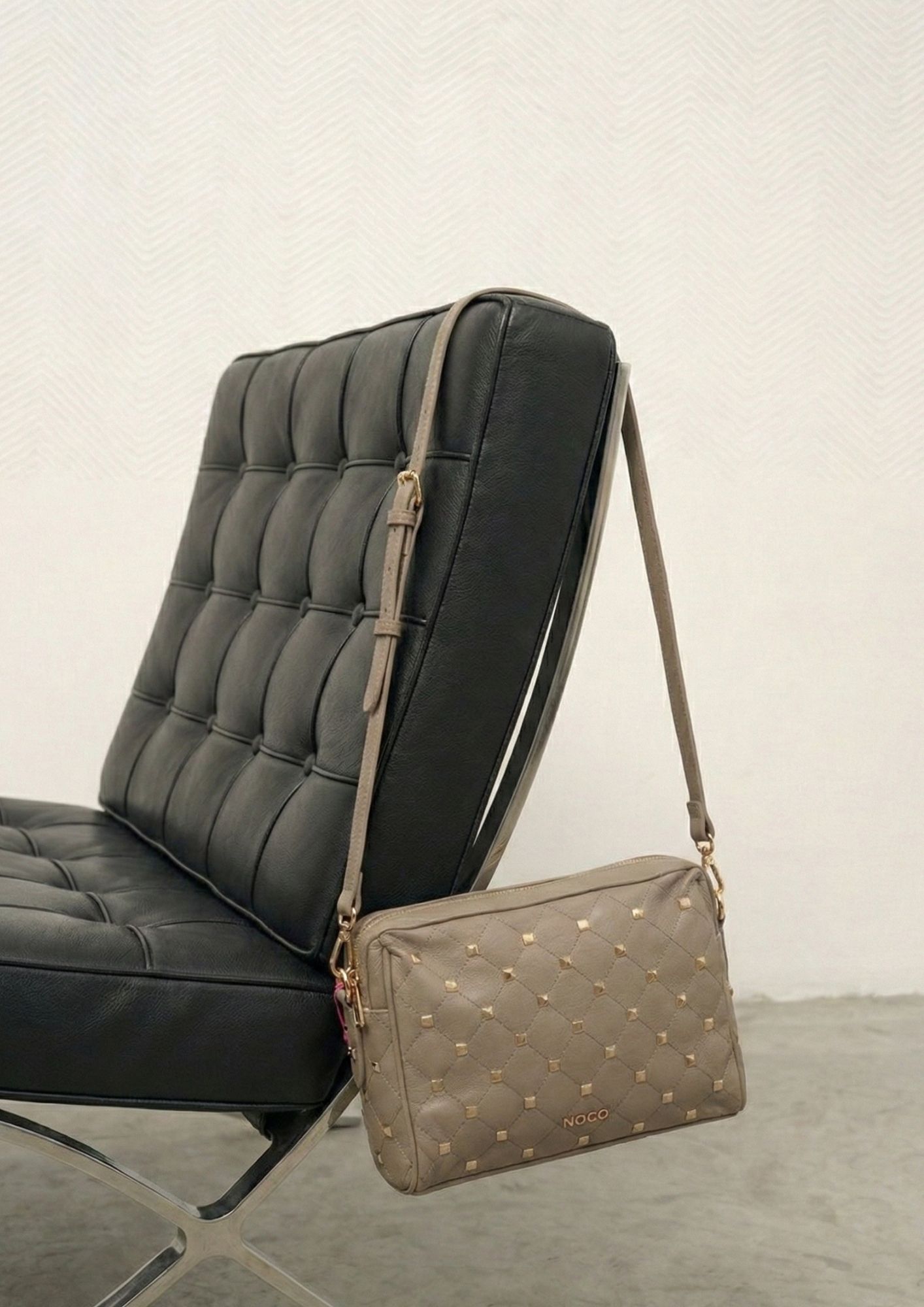 Bandolera Noco tachuelas beige - Imagen 3